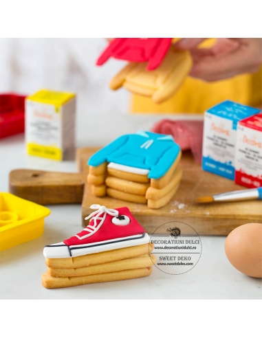 Decupatoare adolescenti, hanorac si bascheti