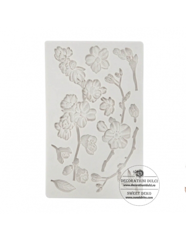 Mulaj ramuri si flori de cires