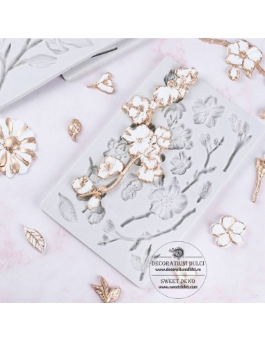 Mulaj ramuri si flori de cires