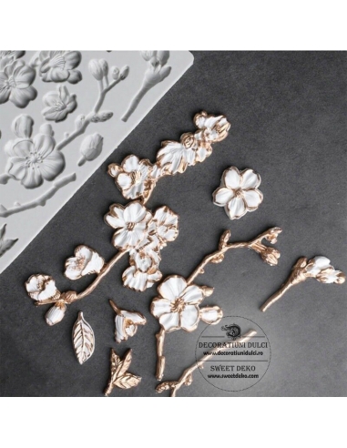 Mulaj ramuri si flori de cires