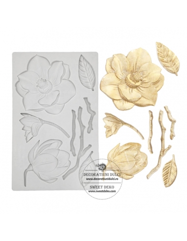 Mulaj flori de magnolie