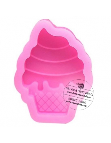 Mulaj inghetata la cornet