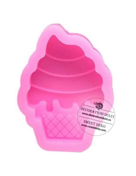 Mulaj inghetata la cornet