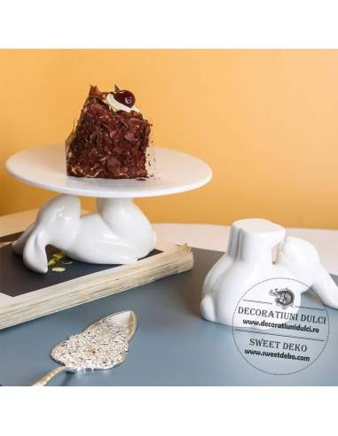 Platou sustinut de iepuras