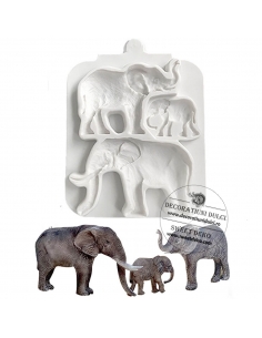 Mulaj familie de elefanti