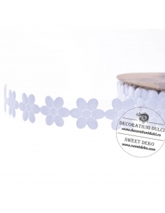 Banda satinata in forma de floricele albe 2