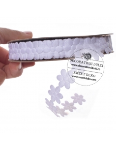 Banda satinata in forma de floricele albe