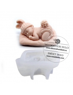 Mulaj bebelus caciulita iepuras 2