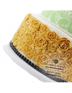 Mulaj bordura cu trandafiri 2