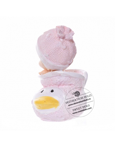 Decor tort, fetita in botosel cu forma de ratusca