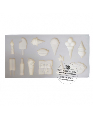 Mulaj forme mici de inghetata si elemente de petrecere