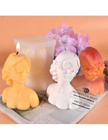 Mulaj bust femeie| Privirea ascunsă sub petale