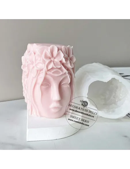 Mulaj cap femeie si coronita cu flori