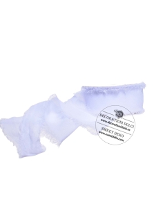 Panglica decorativa cu margini nefinisate din voal bej alba