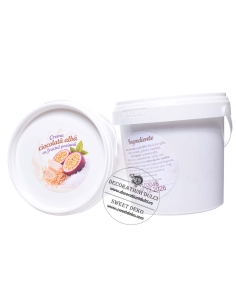 Crema ciocolata alba cu fructul pasiunii si insertii crocante| 500g.