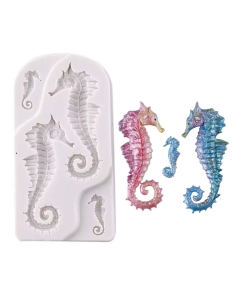 Mulaj familie caluti de mare